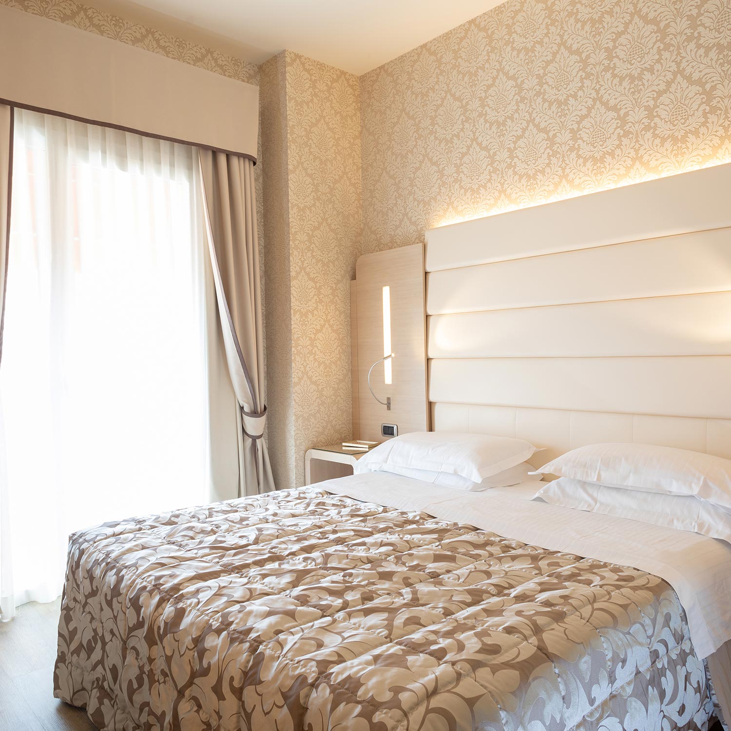 Hotel Capri Rooms & Suites